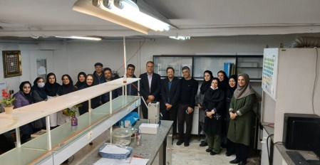 دیدار صمیمانه رئیس پژوهشگاه رنگ با کارشناسان پژوهشی و مسئولان آزمایشگاه‌ها در پی افتخارآفرینی بخش آزمایشگاهی